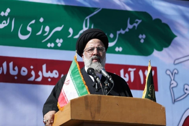 نباید منتظر برجام اروپایی باشیم/ صدماتی که تاکنون خوردیم از نگاههای متکی به دستان بیگانگان بوده است/ آمریکاییها معترفند هفت هزار میلیارد دلار در منطقه خرج کردند و در مقابل هیچچیزی گیرشان نیامد نماینده مردم خراسانجنوبی در مجلس خبرگان رهبری با یادآوری اینکه دشمنی آمریکا و مستکبران چیزی است که همواره بوده و خواهد بود، تصریح کرد: حتی کسانی که در دل فکر میکردند که میشود به آمریکا اعتماد کرد نیز به این نتیجه رسیدند که به امضا و میثاق آنها نمیشود اعتماد کرد.