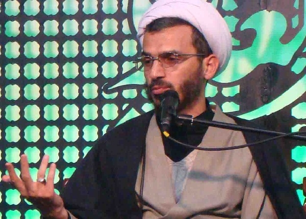 پذیرش «نرمش قهرمانانه» از سوی امام جامعه حق است اما تحمیل کنندگانِ آن باید پاسخگو باشند/ مواجهه ملت با تحمیل کنندگان صلح و مذاکره بعد از اتمام حجت عمومی، نهی از منکر جدی و افشاگری باشد/ چرا امام حسن(ع) مانند برادرشان قیام شهادت طلبانه نکردند؟ اگر کسانی بعد از اتمام حجتی که برای جامعه ما تفاق افتاده است نسبت به ماهیت کثیف دشمن بازهم اصرار داشتند که تعامل با دشمن را به جامعه اسلامی تحمیل کنند مواجهه ما باید نسبت به آنها نهی از منکر جدی باشد. باید با آنها درگیر شد، مناظره کرد، افشاگری کرد. باید اینها را به عنوان انسان های متحجر که درصدد ضربه زدن به نظام اسلامی هستند معرفی کرد.