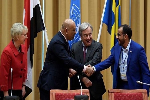 مقاومت جواب داد؛ سعودیها مجبور شدند انقلابیون انصارالله را بهرسمیت بشناسند/ ۴سال مقاومت، رویای عربستان در اشغال بندر راهبردی الحدیده را نقش برآب کرد/ دست بالای یمن در مذاکرات بعد از شکست عربستان در لبنان(مساله گروگانگیری حریری و انتخابات)، در عراق و سوریه(شکست تروریست ها و موفقیت دولت اسد) و حتی بیتاثیر بودن تحریم همه جانبه قطر، قبول یک شکست دیگر برای حکام این کشور سخت است اما آنها چاره ای ندارند تا برای حفظ حکومت موروثی خود هم که شده دست به تجدید نظر بزند.
