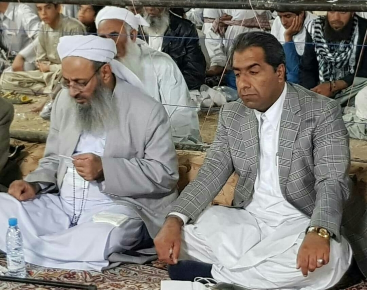 بعد از «حمله نماینده کردستان به مامور پلیس» و «فحاشی های مکرر علی مطهری» این بار «... می خوری از من دستور نمی گیری مردک عوضی»!/ تفرقه افکنی میان اهل تشیع و تسنن، شگرد تکراری نماینده فحاش سراوان کارمند گمرک که در فیلم منتشر شده در فضای مجازی اجازه ورود بدون هماهنگی را به نماینده مجلس نمیدهد، اتفاقاً خودش از شهروندان اهل تسنن ترکمن صحرا در استان گلستان است و ادعای نماینده مذکور مبنی بر توهین به اهل تسنن از سوی این کارمند و قومیتی جلوه دادن این بحث و درگیری نمیتواند واقعیت داشته باشد