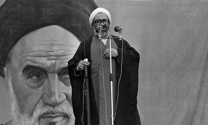 نامه محرمانهای که از رادیو بی بی سی قرائت شد!/امام خمینی: برای اینکه در قعر جهنم نسوزید خود اعتراف به اشتباه و گناه کنید، شاید خدا کمکتان کند شاید حالا پس از بیست سال راحتتر بتوان صحت ادعای آن روزهای منتظری و اطرافیانش را سنجید که نامه محرمانه او به امام در اعتراض به اعدامها از طریق بیت منتظری به بیبیسی رسیده یا از طریق وزارت اطلاعات؟