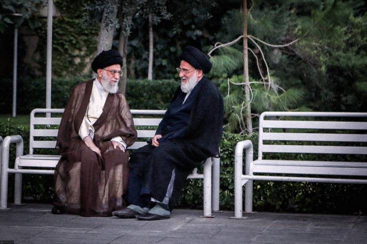 ایشان استادی بزرگ در حوزه علمیه قم و کارگزاری با وفا در مهمترین تشکیلات نظام جمهوری اسلامی، عضو مؤثری در شورای نگهبان و رئیس موفقی در مجمع تشخیص مصلحت بودند اینجانب مصیبت درگذشت این عالم برجسته را به خاندان مکرم، همسر گرامی و فرزندان محترم و همه وابستگان و نیز به حوزهی علمیه قم و شاگردان و همکاران علمی و ارادتمندان ایشان تسلیت میگویم و رحمت و مغفرت الهی و علوّ درجات ایشان را از خداوند متعال مسألت مینمایم.