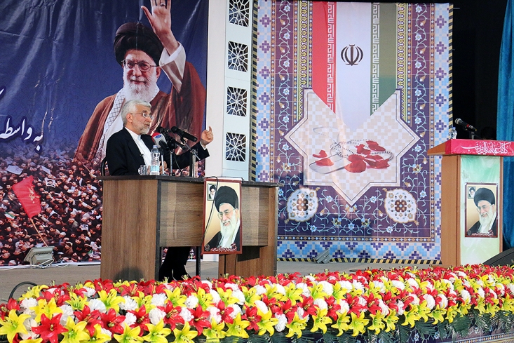 فتنه امروز غبارآلود کردن و پوشاندن توانمندی ها و موفقیت های مادی و معنوی ملت است/ جنگ حق و باطل، جنگی قدیمیاست که انقلاب اسلامی نیز از آن مستثنی نیست. دکتر جلیلی صبح امروز با حضور در جمع پرشور مردم خرم آباد در مراسم بزرگداشت یوم الله نهم دی به ایراد سخنرانی پرداخت.