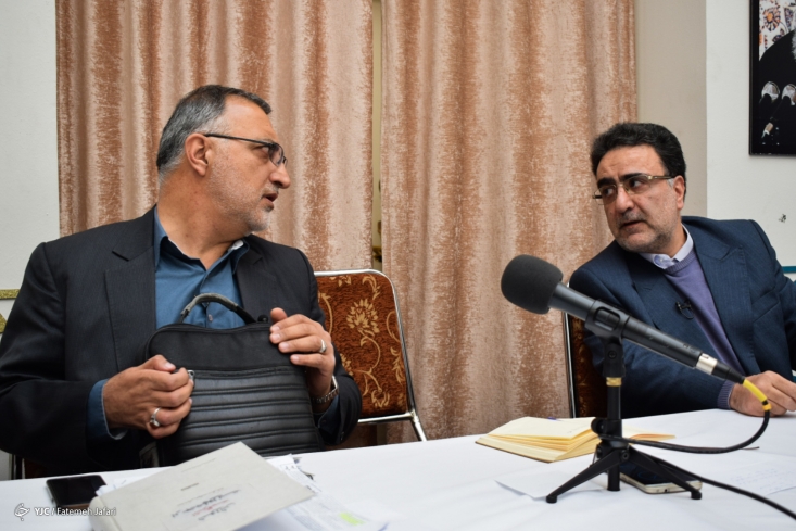 زاکانی: کوی دانشگاه سناریویی طراحی شده برای فراموشی قتلهای زنجیرهای بود؛ اعتراف کردید که تقلب نشده، اما جسارت نداشتید اعلام کنید؛ مگر در شورای شهر نظارت استصوابی وجود دارد؟/ تاجزاده: به برخی حرفهای امام نقد دارم؛ ریشه فساد به نظارت استصوابی برمیگردد! بخش دوم مناظره علیرضا زاکانی نماینده سابق مردم تهران در مجلس شورای اسلامی و مصطفی تاجزاده فعال سیاسی اصلاح طلب عصر روز چهارشنبه در مجتمع شهدای انقلاب اسلامی برگزار شد.