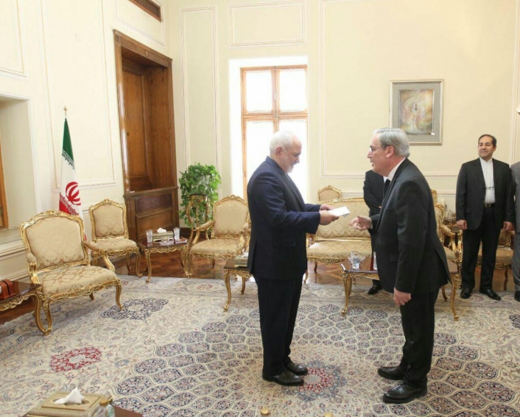 فرانسه فاش کرد: بعد از برجام هم دلیلی برای غنیسازی اورانیوم از سوی ایران وجود ندارد!/ دولت روحانی به چه کسانی اعتماد کرده است؟ ظاهراً فرانسویها میخواهند برجام را حفظ کنند، ولی هدف این حفظ کردن، دائمی کردن محدودیتهای هستهای است که ایران طبق برجام به پایبندی موقت به آنها متعهد شده است.
