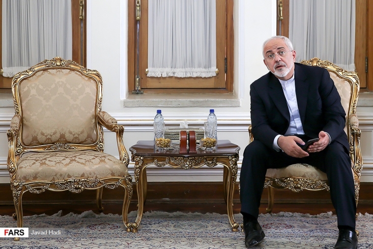 ظریف؛ کسی که میخواست تحریمها را از بین ببرد اما خودش تحریم شد!/ محاصره اقتصادی جواب نداد؛ آمریکا به دنبال تحریمهای سیاسی و نمایشی رفت + فیلم وزیر خزانه داری آمریکا که ریاست اتاق جنگ اقتصادی آمریکا علیه ایران را برعهده دارد اعلام کرد که تا آخر هفته ظریف را در لیست تحریم ها قرار می دهد.