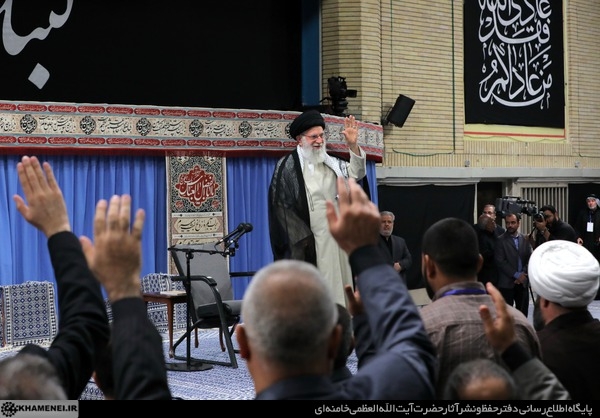 اربعین جهانی شد و جهانی تر هم خواهد شد/ عشق به حسینبنعلی یک امر استثنائی است/ از صمیم قلب خودم و ملت ایران از شما تشکر میکنم حضرت آیتالله خامنهای رهبر معظم انقلاب اسلامی صبح امروز (چهارشنبه) در مراسم تکریم و تقدیر از مهماننوازی موکبداران عراقی و خادمان راهپیمایی اربعین، ضمن تشکر صمیمانه از رفتار کریمانهی ملت بزرگ عراق، راهپیمایی اربعین را موضوعی بینظیر و جهانی، و زمینهساز گسترش معرفت حسینی و تشکیل تمدن نوین اسلامی خواندند و گفتند: راهپیمایی بزرگ اربعین، آیت عظمای الهی و نشانهی ارادهی پروردگار بر نصرت امت اسلامی است.