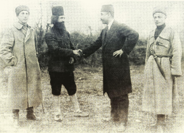 آیا «میرزا کوچکخان» کمونیست بود؟/ چه کسانی میرزا را تجزیهطلب میدانند؟/ تطهیر پهلوی، با تخریب شهید مدرس برخی از رسانههای انگلیسی همچون بیبیسی تلاش داشتهاند چهره متفاوتی از آیتالله مدرس و میرزا کوچکخان ارائه کنند و در این مسیر متوسل به شبهاتی هم شدند؛ از جمله اینکه میرزا کوچکخان جنگلی تجزیهطلب بود.