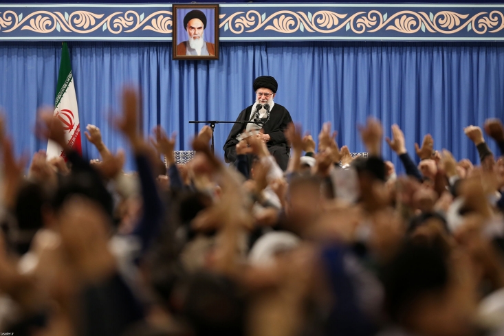 رهبر انقلاب اسلامی  با اشاره به مشکلات عمیق و گسترده اجتماعی و اقتصادی جامعه امریکا برخلاف ظاهر بزک کرده آن، افزودند: امریکا در حال حرکت به سمت فروپاشی از درون است.
