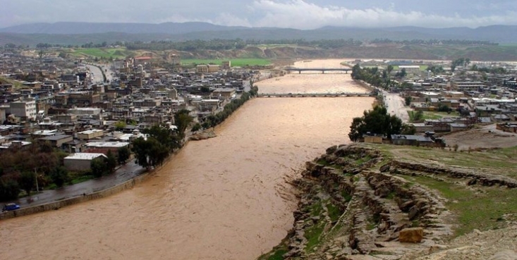 از شبانه‌روز گذشته بارش باران در اغلب مناطق لرستان آغاز شده است، رودخانه خرم‌آباد به دلیل بارش‌های سیل‌آسای شب گذشته، در شرایط طغیان قرار گرفته و با ادامه روند بارش‌ها، تا ساعاتی دیگر سر ریز خواهد کرد.


