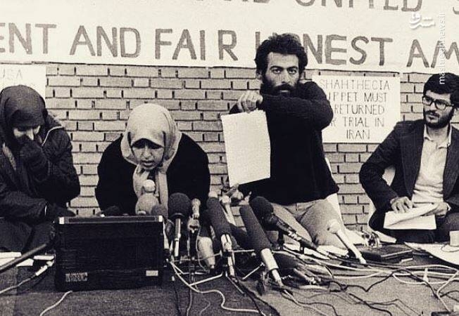 نحوه بازیابی اسناد لانه جاسوسی/ نظر گروگانهای آمریکایی درباره امام خمينی/ مکالمه تلفنی شیخالاسلام با وزیر خارجه آمریکا بعد از عملیات طبس حسین شیخالاسلام در بخشی از خاطرات خود در مورد تسخیر لانه جاسوسی با اشاره به نحوه ورود به جريان تسخير لانه جاسوسي آمريكا همچنین انگیزههای تسخیر لانه جاسوسی به گفتوگو خود با گروگانهای آمریکایی میپردازد