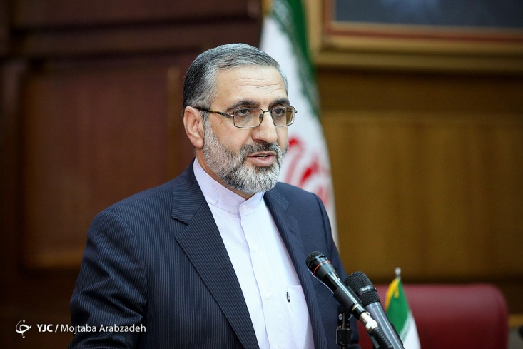 مهندس نخبه با ادعای دور زدن تحریمها از سوی آمریکا تحت تعقیب قرار گرفته بود/ جمهوری اسلامی در اقدامی متقابل یک زندانی فرانسوی را آزاد کرد اسماعیلی گفت: قوه قضاییه نیز با عقب نشینی دولت فرانسه و پذیرفتن آزادسازی هموطن ما، یکی از اتباع کشور فرانسه که به جرم اقدام علیه امنیت در کشور بازداشت بود را با تخفیف مجازات آزاد کرد.