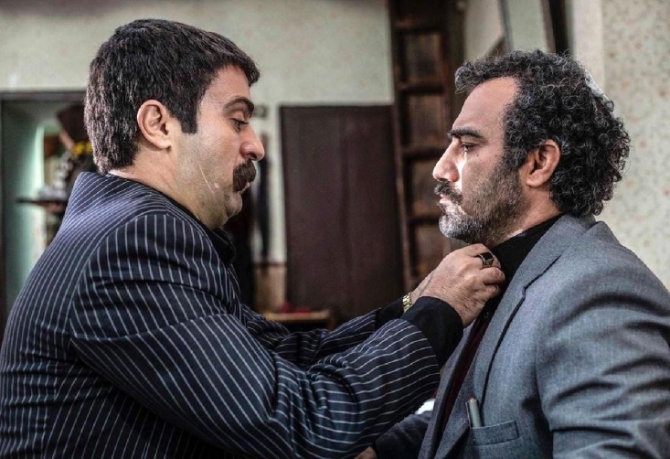 نگاهی به سقوط اخلاقی «پایتخت»/ موضع عجیب رییس رسانه ملی: بررسی شود که اشتباه سریال حاصل وادادگی بوده یا عملیات ستون پنجم دشمن!/ آقای علیعسگری! مقصر این وضعیت را در درون صداوسیما جستجو کنید پنج گانه پایتخت تقریبا توانست نمره قبولی از منتقدین و مردم را کسب کند اما فصل ششم این سریال به قدری با پنج فصل قبل فاصله داشت که ناخودآگاه یاد این موضوع افتادیم که ای کاش پایتخت همان یک فصل بود و هیچ گاه ادامه داده نمی شد!