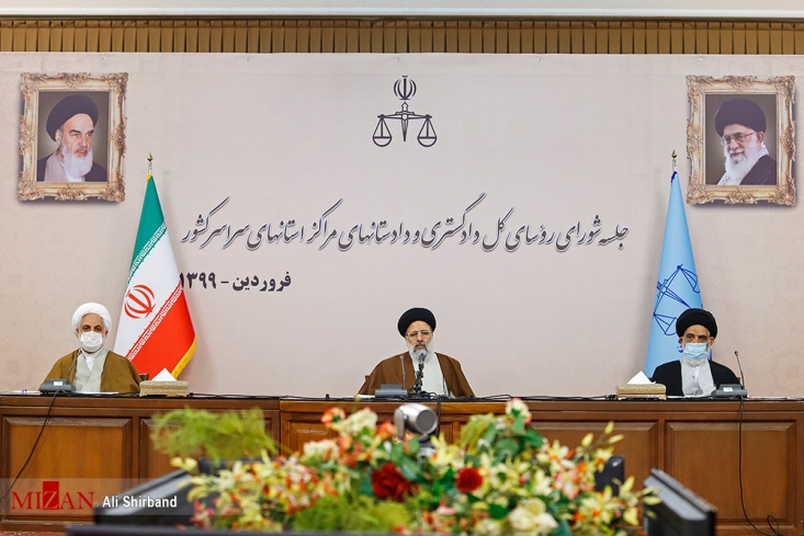 گسترش عدل راهبرد فعالانه دستگاه قضاست/ برای احیای حقوق مردم، منتظر رسیدن دادخواست و شکایت نمانید/ انحصارگری و عدم شفافیت از موانع حقوق عامه است آیتالله رئیسی گفت: انحصارگری، عدم وجود رقابت و عدم شفافیت از موانع فراگیر احقاق حقوق عامه در کشور است که باید دادستانها درجهت رفع آن اقدام کنند. برای احیای حقوق مردم، منتظر رسیدن دادخواست و شکایت نمانید.