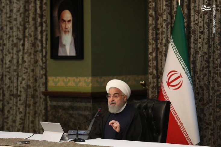 رئیس‌جمهور گفت: قرار شد وام یک میلیون تومانی به صورت قرض الحسنه در تیرماه به مردم پرداخت شود و سود وام را دولت پرداخت کند. پولی که به صورت وام پرداخت می‌شود، از تیرماه به تدریج ازیارانه مردم کسر خواهد شد.