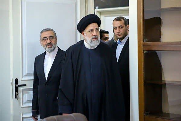 بازدید سرزده رئیسی از دادگسترى شهر رى رئیس قوه قضائیه در بازدید از دادگسترى شهرستان رى بر تسریع در رسیدگى به پروندههاى با شاکى زیاد تاکید کرد.