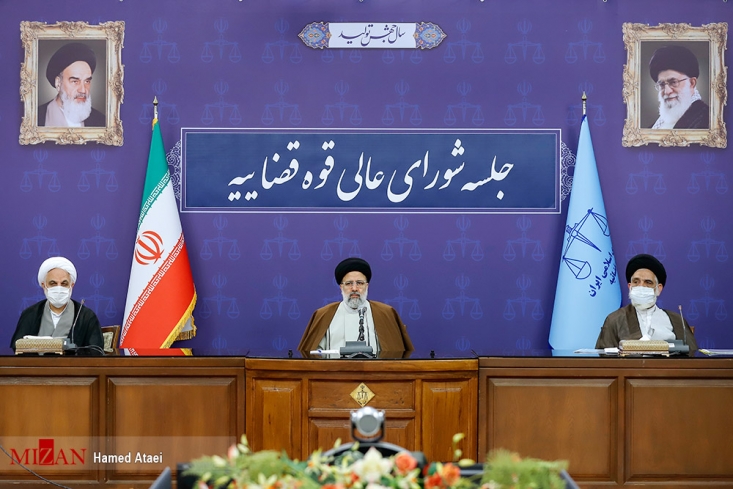 نظام تولید و عرضه خودرو باید جراحی شود/ بدون اصلاح ساختارها، برخوردهای قضایی با اخلالگران نظام اقتصادی نتیجه بخش نخواهد بود/ به زودی دادگاه های تجاری در تهران و مراکز استان ها تشکیل می شود رییس قوه قضاییه با بیان اینکه نظام تولید و توزیع خودرو نیازمند جراحی است، گفت: از وزیر صنعت خواستیم با همکاری دستگاههای مختلف نظام تولید و عرضه خودرو را مورد بازنگری قرار دهد.