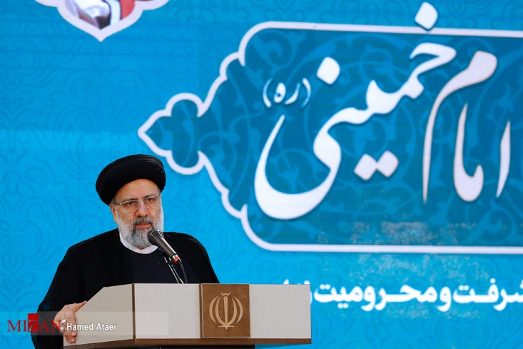 آمریکا باید در مجامع بینالمللی دنیا محاکمه شود/ نژادپرستی در ایالات متحده نظاممند شده است رئیس قوه قضائیه گفت: امروز آمریکا نه فقط به عنوان یک مدعی حقوق بشر بلکه به عنوان یک متهم باید در مجامع بینالمللی دنیا محاکمه شود که چگونه حقوق اولیه انسان را زیر پا میگذارد و نابود میکند.