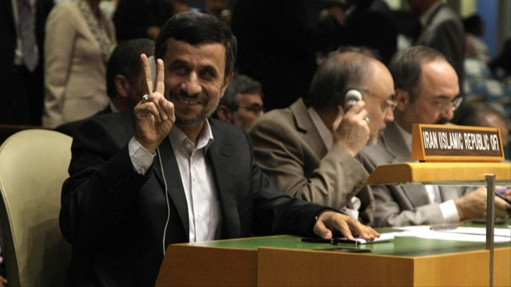 این صحبت‌های احمدی‌نژاد در حالی است که آمریکا نه تنها با پایگاه‌های نظامی فروان خود در منطقه و فروش تسلیحات به رژیم صهیونیستی و سعودی و... اسباب ناامنی منطقه را فراهم کرده است که حتی به توافق برجام هم که خود پای آن را امضا کرده بود پایبند نبوده است. 