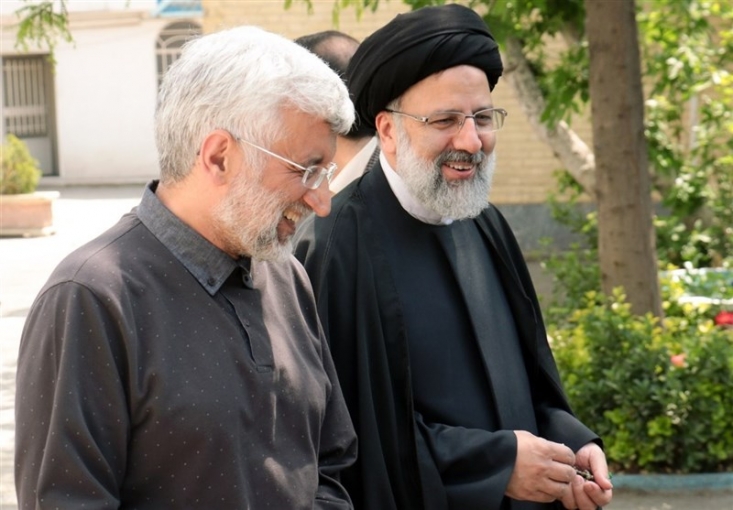 اگر جلیلی و رئیسی رئیسجمهور شده بودند دلار چه قیمتی داشت؟/ ماجرای نامه جلیلی به سران قوا که اگر به آن توجه میشد امروز اوضاع دلار آشفته نبود اگر عملکرد دبیرخانه شورای عالی امنیت ملی در سال 91 نبود، هماهنگی بین دستگاهها ایجاد نمیشد و شرایط آن دوره نیز مانند شرایط دو سال گذشته میشد.