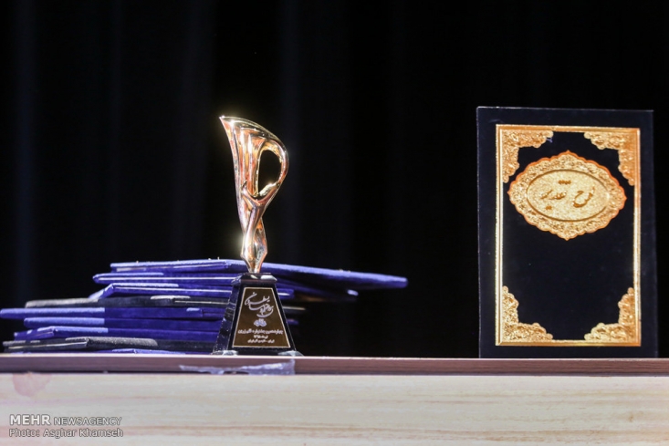 برگزیدگان هجدهمین دوره جایزه ادبی قلم زرین معرفی و تجلیل شدند. در این مراسم همچنین از جمال شورجه به عنوان «هنرمند ارزشی و فرهنگی عضو انجمن قلم» تجلیل به عمل آمد.