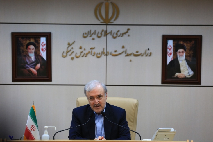 دیری نخواهد پایید که مردم با سلامتی کنار هم زندگی کنند و بر چهره نازنین فرمانده مهربانمان لبخند رضایت بنشانیم وزیر بهداشت در نامه خود به رهبر معظم انقلاب آورده است: بی تردید دوباره بر می گردیم به روزهائی که مردم عزیز کشورمان با سلامتی و شادمانی در کنار هم زندگی کنند و دیری نخواهد پایید تا بر چهره نازنین فرمانده مهربانمان لبخند رضایتمندی بنشانیم.