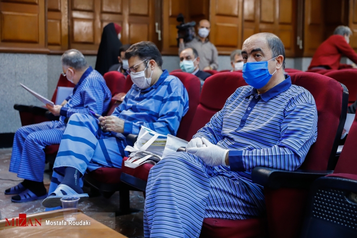 فرار داماد نعمتزاده با یک پاسپورت دیگر از کشور/ مستندات علی اشرفریاحی علیه وزیر سابق صمت قاضی مسعودی مقام گفت: علی اشرفریاحی حتى علیه وزیرسابق که پدرخانمش است مطالبى در راستاى تسویه حساب شبنم نعمت زاده در بحث دارویى ارائه کرده و مستنداتى ارائه داده و مستنداتى که ارائه شده از ناحیه شرکا و معاونان شما بوده است.