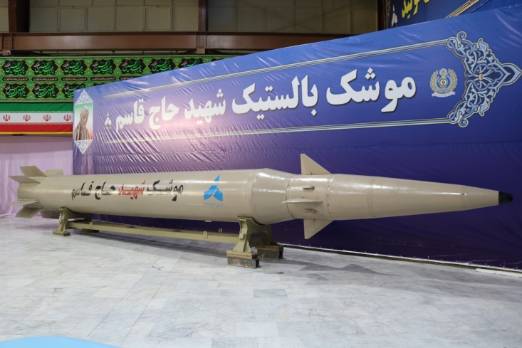 از موشک بالستیک «شهید حاج قاسم» و موشک کروز «ابومهدی» رونمایی شد/ ۱۲ ماخ سرعت ورود به جو موشک بالستیک «شهید حاج قاسم»+ عکس موشک «شهید حاج قاسم سلیمانی» میتواند از هر سپر دفاع موشکی عبور کند با توجه به انواع سرجنگی هایی که این موشک دارد می تواند اهداف متعددی از استحکامات بتنی و اهدافی در اعماق زمین را منهدم کند.