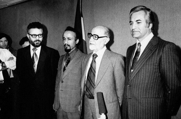 ۳۱ شهریور سالروز آغاز رسمی جنگ تحمیلی رژیم بعث عراق علیه جمهوری اسلامی ایران است، اما شواهد مسلم تاریخی از حملات متعدد بعثی‌ها به خاک ایران در ماه‌های پیش از شهریور ۱۳۵۹ حکایت دارد. 

