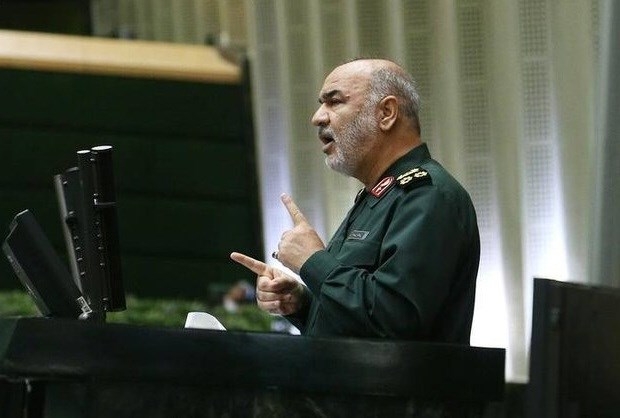 فرمانده کل سپاه پاسداران اسلامی تاکید کرد: که غیظ آمریکا دائمی بوده و ماهیت آن استکباری است. اگر با او سازش هم کنیم در نهایت اراده ما را می‌شکند و هر ملتی تا زمانی در برابر دشمن استوار است که اراده او پابرجاست.


