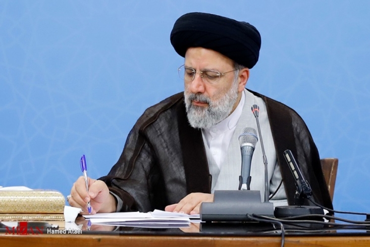 سند امنیت قضایی از سوی رئیس قوه قضاییه ابلاغ شد/ استقلال قضایی، بیطرفی در قضاوت و منع بازداشت غیرقانونی و خودسرانه از مفاد مهم این سند هستند سند امنیت قضایی با هدف رسیدن به عدالت قضایی و ایجاد اعتماد شهروندان به قانون، نظام قضایی، آسودگی خاطر و احساس امنیت در تضمین و احقاق حقوق و آزادیهای خود در ۳۷ ماده از سوی آیتالله رییسی، رئیس قوه قضاییه ابلاغ شد.