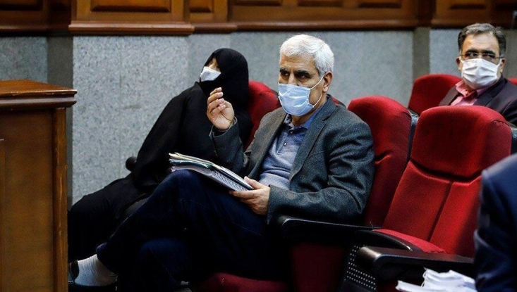 ماجرای زن و شوهری که با هم در دادگاه بانک سرمایه حضور دارند/ شهابالدین غندالی؛ از استعفا در حمایت از تحصن مجلس ششم تا دعوت به کار از سوی شهردار اصولگرا! اکنون که رسیدگی به پرونده اتهامات محمد امامی آغاز شده ابعاد مختلفی از اقدامات و نقش شهاب الدین غندالی، که روزی برای حمایت از متحصنین مجلس ششم استعفا میداد و روزی دیگر در شهرداری اصولگرا پست و مقام میگرفت، در حال روشن شدن است.