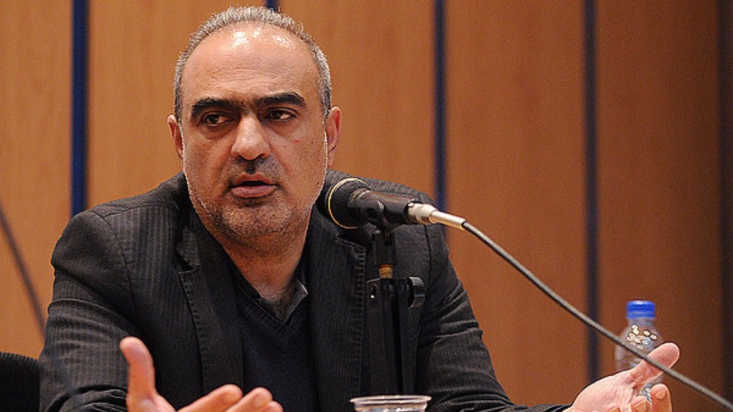 خانواده، مظلومترین عنصر در شبکه نمایش خانگی/ تزریق پولهای کثیف به این حوزه منشا بخشی از نابسامانیهای موجود شگردهای مختلفی برای زمینزدن عنصر خانواده در دستور کار آثار شبکه خانگی قرار دارند؛ از جمله خیانت، عشقهای مثلثی یا حتی مربعی و روابط غیرمتعارف تا ترویج مسائلی همچون همباشی و ارتباط بیضابطه بین زن و مرد نامحرم و آرایشهای غلیظ و پوششهای ناهنجار.