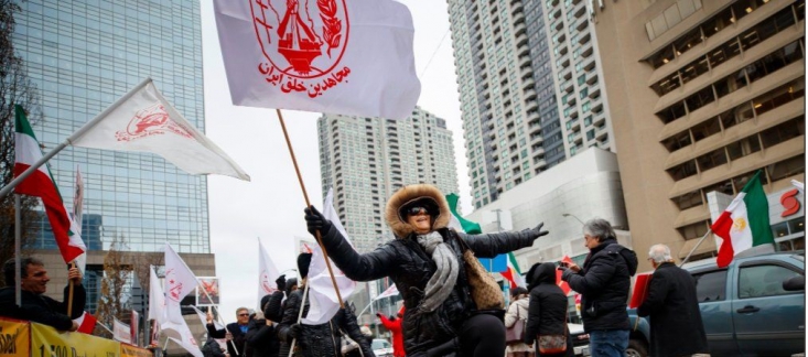 پولهای کثیف زیر زبان مقامات کانادایی/ ساحل امن تروریستها و مفسدان چگونه از حقوق بشر دم میزند؟ فارغ از بیپایه و اساس بودن قطعنامهای که توسط کانادا مطرح شده، جالب است که این قطعنامه را کشوری مطرح میکند که سالهاست به عنوان ساحل امن تروریستها و بهشت گمشدهی اختلاسگران شناخته شده است.